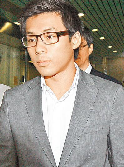 张菲老婆赵翠华照片,张菲贤内助，美丽与智慧并存的幸福人生